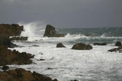 Imagen del mal estado del mar, tomada en Sa Mesquida este martes