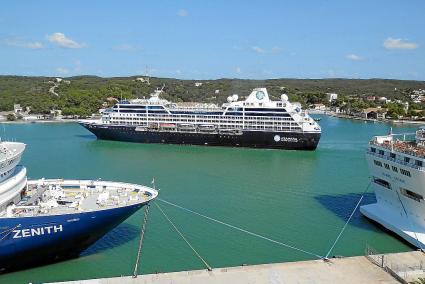 Tres cruceros coincidieron unas horas el pasado mes de septiembre en el puerto de Maó