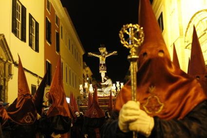 La imagen de Cristo Crucificado presidió la procesión