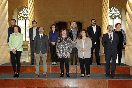 El nuevo Govern posó este viernes para los fotógrafos en el Consolat de la Mar