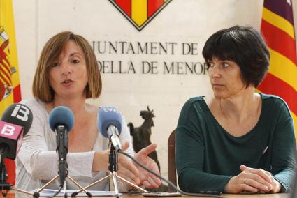 Menorca Ciutadella Ayuntamiento cuevas Cala Blanca Maite Salord pres