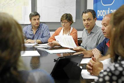 El portavoz, Juanjo Pons, durante la rueda de prensa.