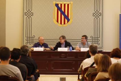 La presentación ha contado con la asistencia del vicepresidente primero del Parlament, Vicenç Thomàs, del presidente de Projecte