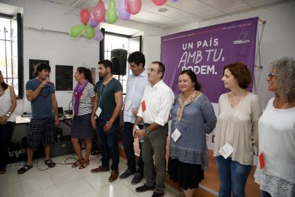 Candidatos y representantes de la coalición durante el acto en Es Castell