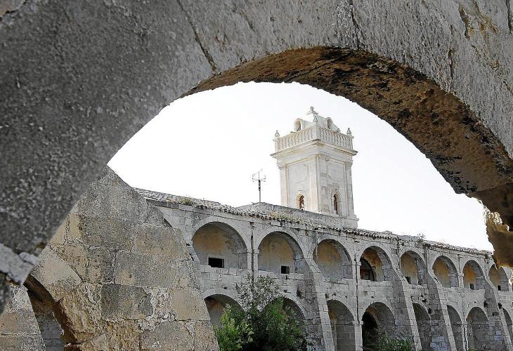 El Centro de Interpretación se ubicará en la primera planta del edificio central que está en avanzado estado de deterioro.