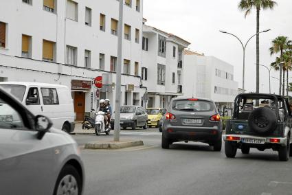 Más cambios de tráfico. El Ayuntamiento implantará dos pequeñas rotondas en la Avinguda de Sa Pau, en concreto, en el cruce de D