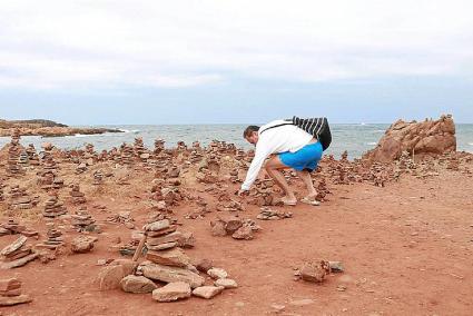 La moda de las montañas de piedra. Esta práctica, aparte de alterar el paisaje en las zonas más vírgenes, supone dejar zonas exp