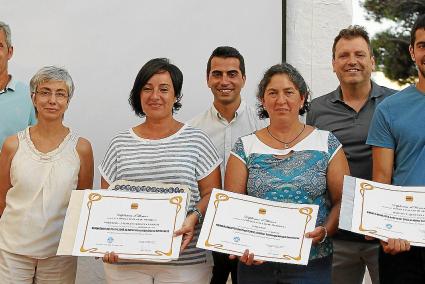 Els guanyadors i els finalistes del concurs reben el diploma per part de les autoritats i el president del Consell Regulador