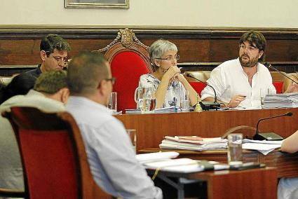 Tur defendió que las decisiones están aún abiertas