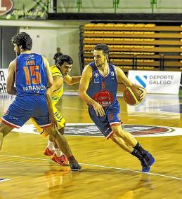 Isma Fernández, en una acción con la camiseta del Ourense