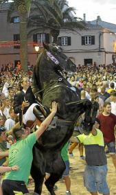 Gran ambiente. La población vivió con intensidad el primer día de fiesta, que transcurrió sin incidentes graves