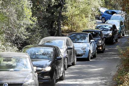 Retenciones en los accesos a Macarella el pasado fin de semana.