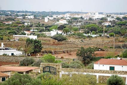 Ciutadella es el municipio con ms ncleos de construcciones en suelo rstico .