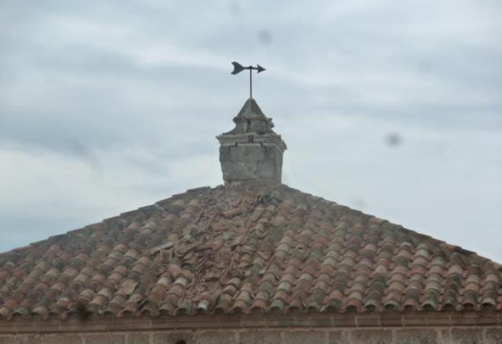 El rayo ha alcanzado la veleta ubicada en el tejado de la iglesia