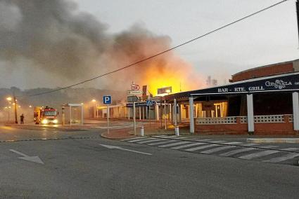 ALAIOR. INCENDIOS. Las llamas dejan Son Bou sin uno de sus locales más populares, el Copacabana .