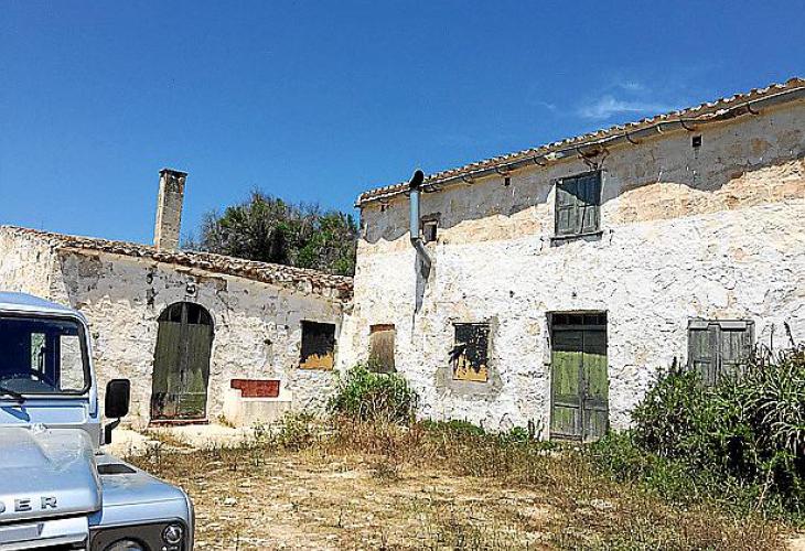 Las casas de Torralba muestran el abandono de la finca.