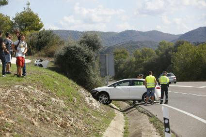 El coche no ha invadido la calzada