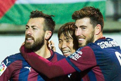 Sergi Enrich (derecha) y Antonio Luna (izquierda), durante un partido con el Eibar