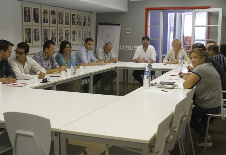 Vicenç Tur y su número dos Elena Baquero han oficializado la mañana de este sábado ante la Ejecutiva insular del PSOE sus renunc