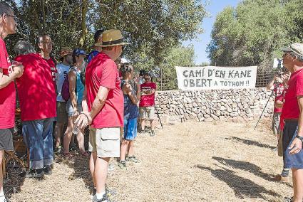 Imagen de una marcha organizada por Amics del Camí d’en Kane para reclamar el libre paso por el camino