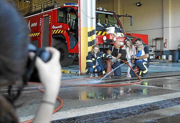 Un año más, los bomberos se sumaron al proyecto solidario del calendario.