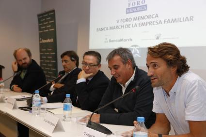 La mesa de los ponentes: José Ramón Aranda, de Banca March; Jesús Vidal, de Vidal&Vidal; el moderador Josep Pons Fraga; Lluís Mo