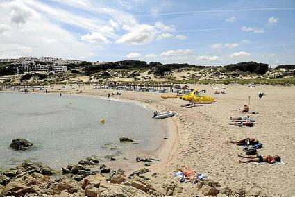 La playa de Son Saura y la urbanización de Son Parc