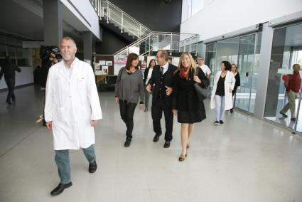 La presidenta del Govern, Francina Armengol, ha recorrido este lunes las instalaciones del Hospital Mateu Orfila.