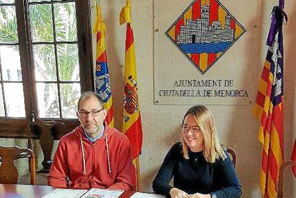 Sebastià Taltavull i Gràcia Mercadal presentant la campanya