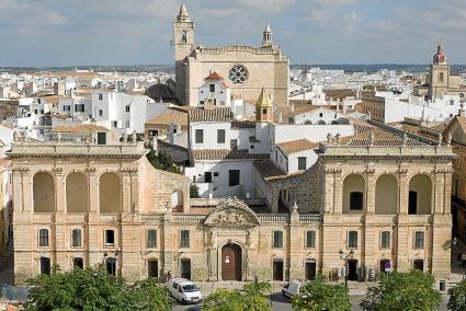 CIUTADELLA - JUAN VALERO FORTUNY CEDE AL AYUNTAMIENTO TRES FINCAS DEL CONDE DE TORRE SAURA .