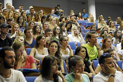 Los estudiantes menorquines presentaron a la convocatoria 74 solicitudes para recibir una beca, no obstante, solo 29 se han podi