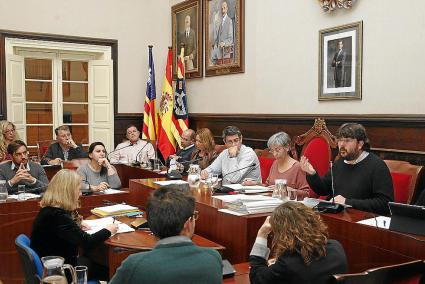 Último pleno de Vicenç Tur. El edil socialista se despidió este jueves de la Corporación, mediante el decreto de alcaldía que re