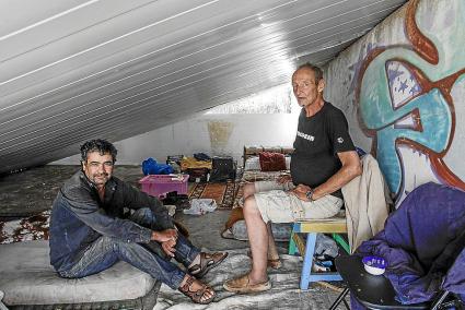 IBIZA - PERSONAS SIN HOGAR. GENTE SIN TECHO EN SANTA EULARIA. POBREZA.