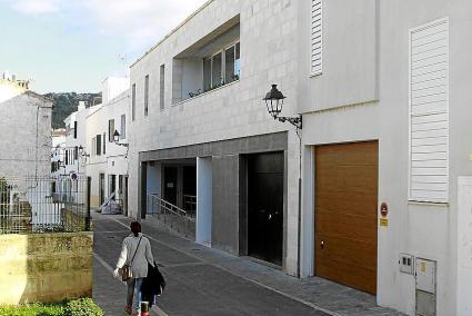 Edificio. El centro se inauguró el mes pasado y dispone de 11 plazas de dependencia concertadas por el Consell con el Govern bal