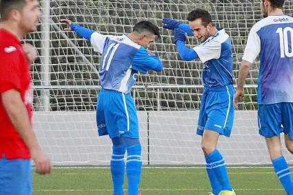 Cristian, a la izquierda, celebra con Vico el 1-0