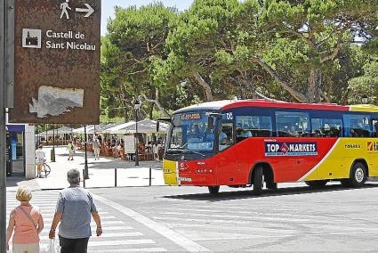 La plaza de Es Pins es una de las paradas más céntricas de Ciutadella