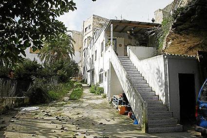 Vista de las casas y la rampa desde el parque.