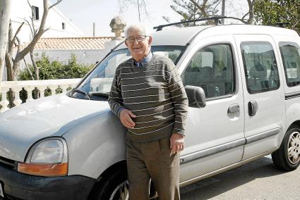 Doro Gelabert. A sus 84 años, confiesa que tiene planeado seguir conduciendo «mientras no me quiten el carné»