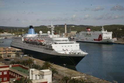 El 'Saga Sapphire', primer crucero de la temporada, este sábado en Maó