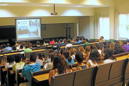 Los jóvenes que estudian fuera ya pueden solicitar la ayuda del Consell