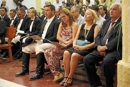 El alcalde junto a Susana Mora, Ana Britt Sánchez y José Triay, en 2015