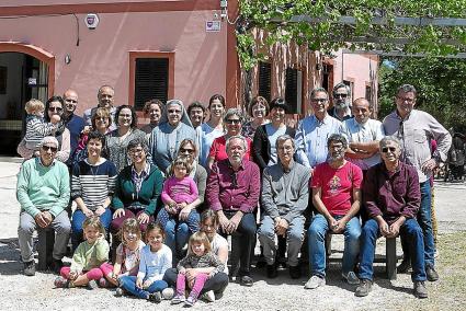 Foto de familia de la fiesta de hermandad celebrada este lunes