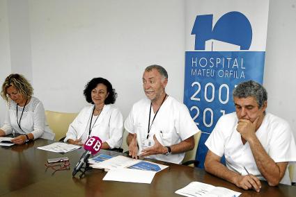 Noemí Borràs, Bàrbara Duque, Antoni Gómez Arbona y Josep Oleo, en el hospital.