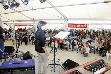 Clapton Tribute. El públic va acompanyar durant tot el dia l’espectacle, també durant l’hora del dinar, quan s’exhaurieren les 3