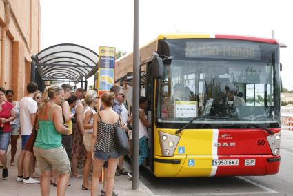 MENORCA - Sin abonos para ir a algunas playas en transporte público en Sant Lluis.