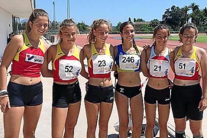 Las atletas cadetes del Menorca Atletisme.