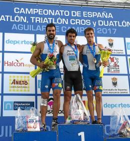 El triatleta menorquín recuperó tres posiciones en el segmento de bici de montaña.