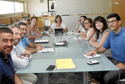 La entonces presidenta del Consell, Maite Salord, en la última reunión con los alcaldes y concejales, unas horas antes de dejar