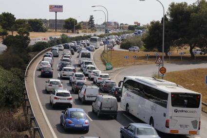 EUIB advierte de que si no se reduce el número de coches, las Islas se «colapsarán»