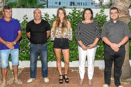 La nova Junta de Caixers de Sant Antoni amb Eulària Garriga al davant com a caixera batlessa i amb l'absència a la foto per indi